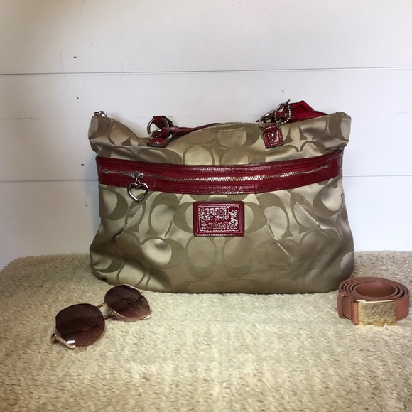 Coach purse offers welcome - Picture 2 of 8